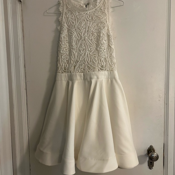 Chelsea Lace Dress - Picture 1 of 3